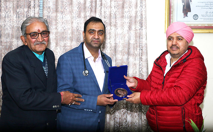 Dr. Tanuj Bhatia received Champion of Change Award in health care